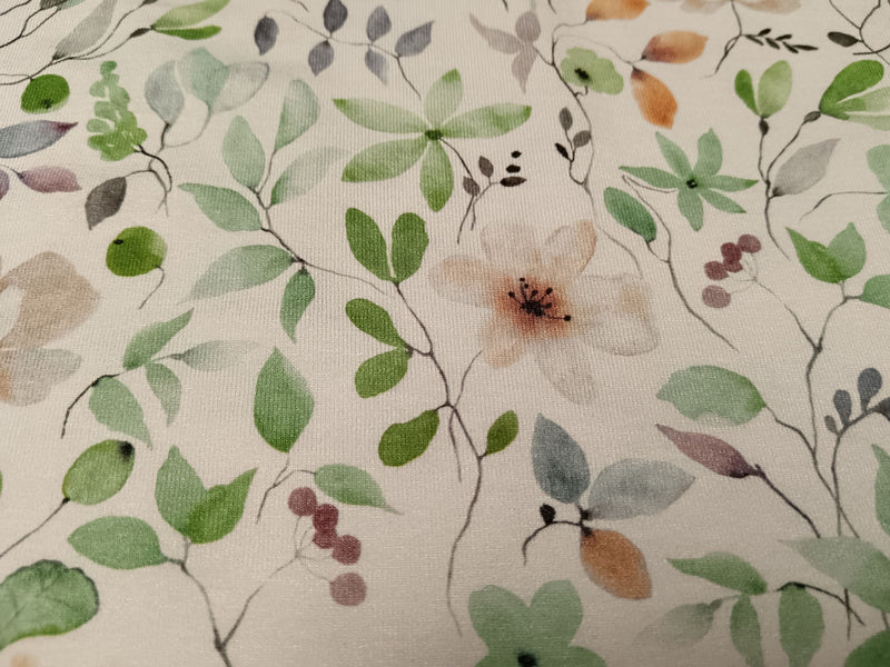Sommerlicher Damenjersey aus fließender Viskose in weiß-ecru mit Blüten und Blättern in Pastellfarben - Modemeter Stoffmarkt