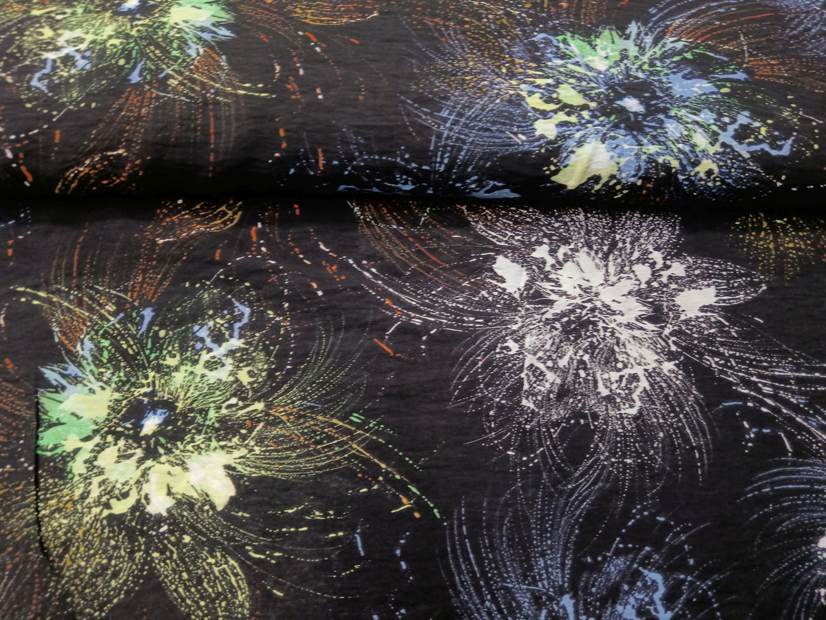 Blusenstoff aus Viskose mit opulentem Blütendesign in blau, ecru - Modemeter Stoffmarkt