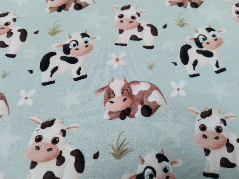 Bauernhof Feeling - Baumwolljersey in hellblau mit lustigen Kühen - Modemeter Stoffmarkt