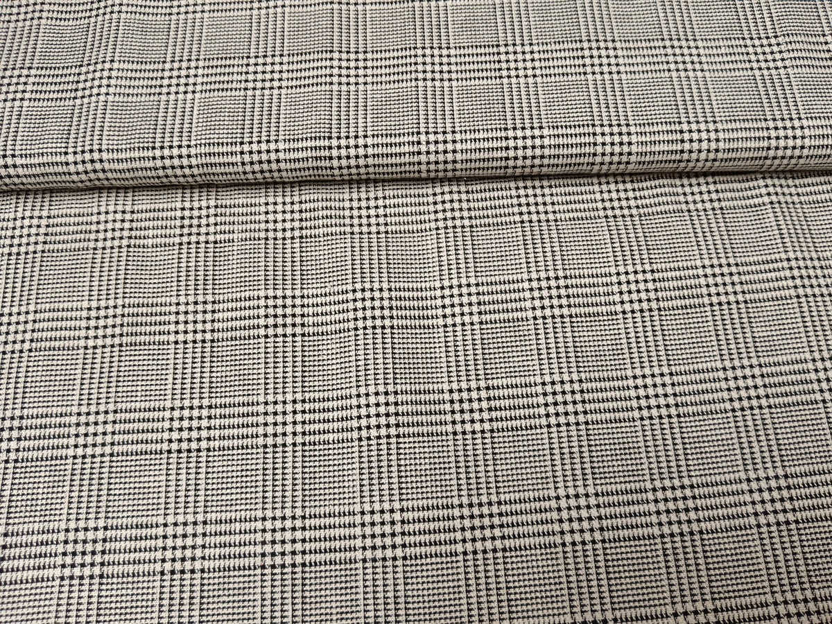 Elegantes Tuch aus Polyester-Viskose Mischgewebe im Karodesign in schwarz-weiß - Modemeter Stoffmarkt