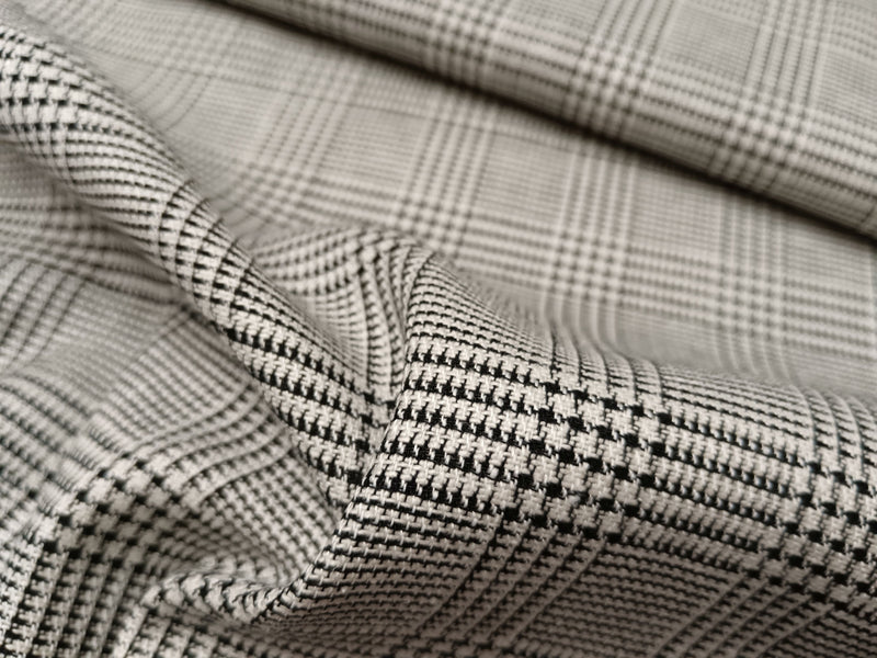Elegantes Tuch aus Polyester-Viskose Mischgewebe im Karodesign in schwarz-weiß - Modemeter Stoffmarkt