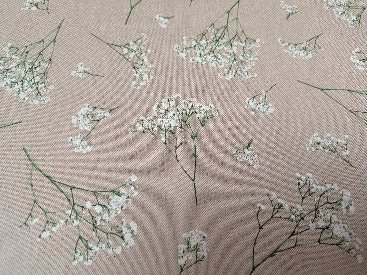 Stabiler Dekostoff in Leinenoptik mit zartem weißen Schleierkraut - Modemeter Stoffmarkt Trier   modemeter.de