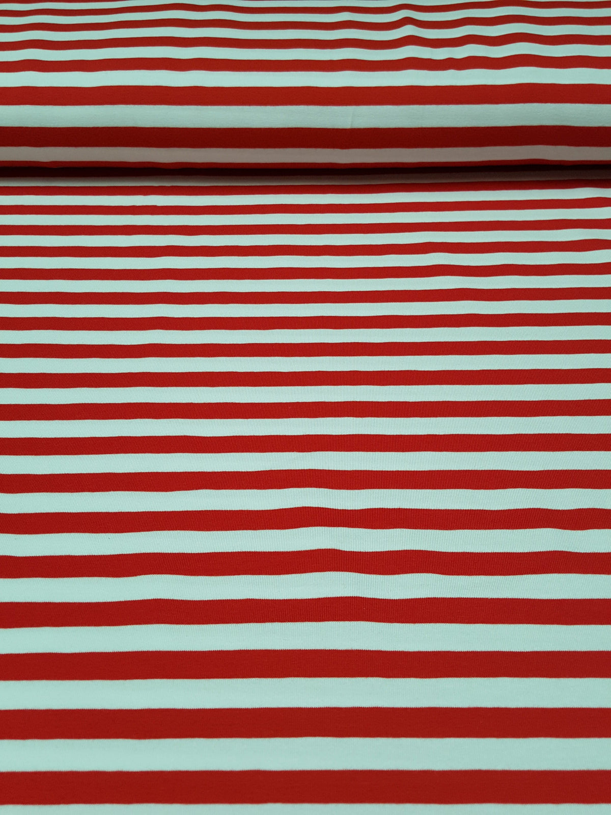 Baumwoll Jersey mit 1 cm breiten Streifen in rot weiß - Modemeter Stoffmarkt Trier   modemeter.de