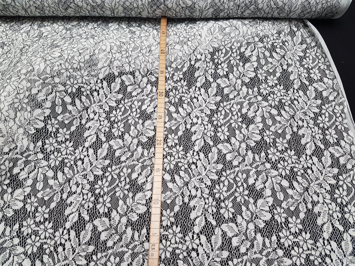 Weiße Spitze mit schwarzer Stickerei - Modemeter Stoffmarkt Trier   modemeter.de