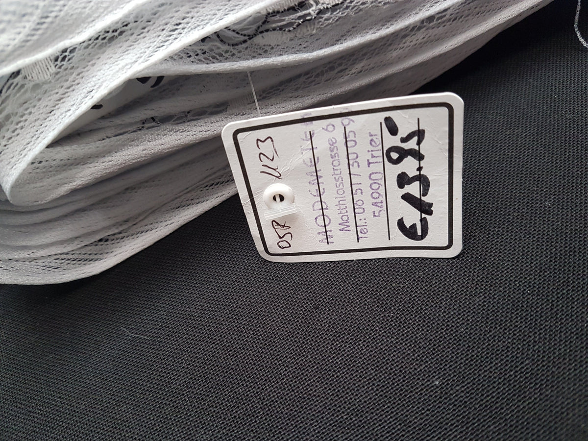 Weiße Spitze mit schwarzer Stickerei - Modemeter Stoffmarkt Trier   modemeter.de