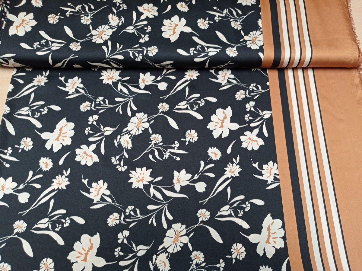 Eleganter Blusenstoff aus Polyester in dunkelblau mit Blumen und schöner Bordüre - Modemeter Stoffmarkt Trier   modemeter.de