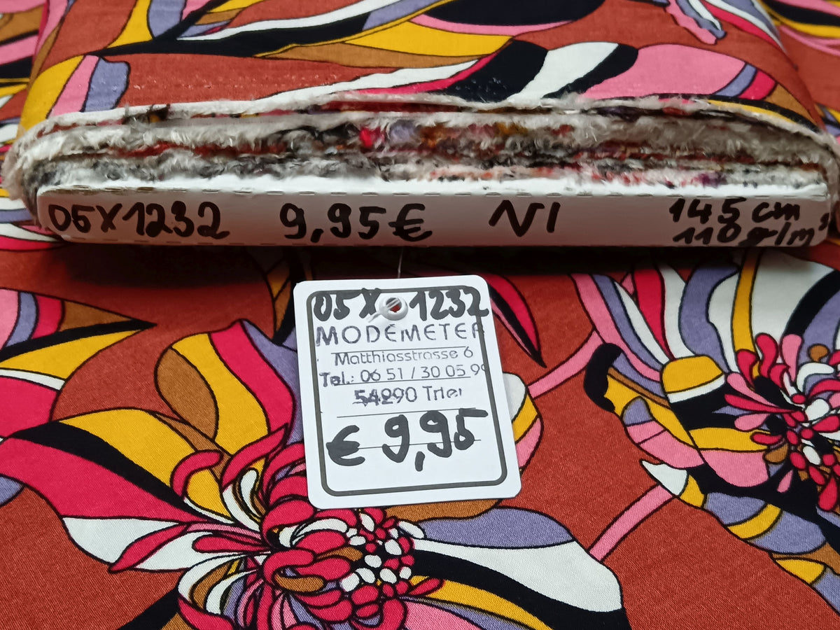 Spektakulärer Blusenstoff aus reiner Viskose in rostrot mit großen Blüten - Modemeter Stoffmarkt Trier   modemeter.de