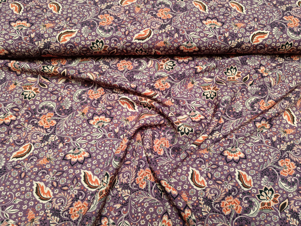 Viskose Stretch in violett mit Blumen im Paisley Stil - Modemeter Stoffmarkt Trier   modemeter.de