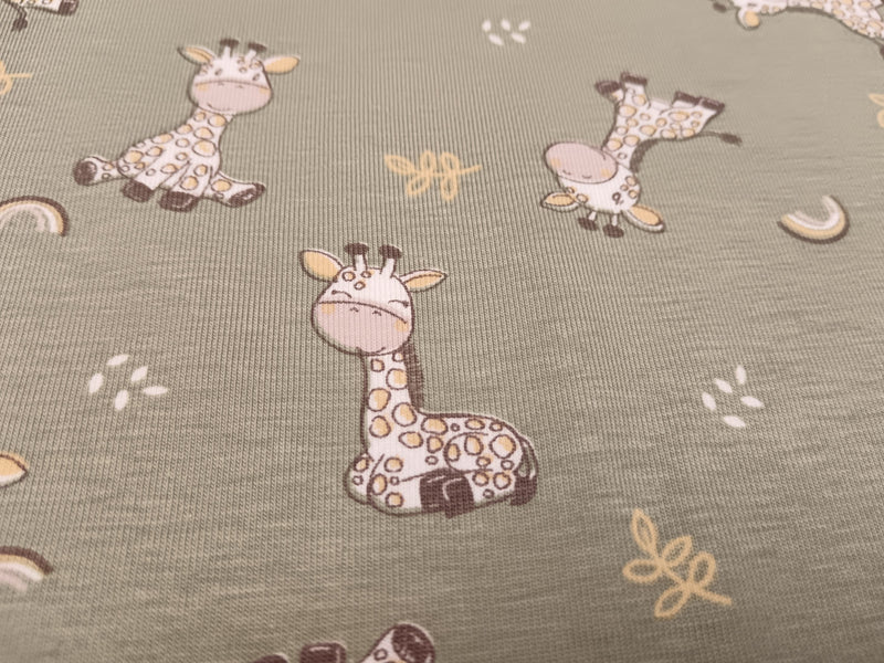 Baumwoll Jersey für Kinder in Khaki mit niedlichen kleinen Giraffen - Modemeter Stoffmarkt