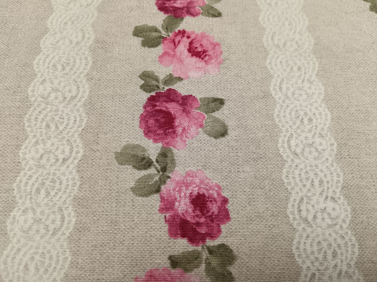 Romantischer Dekostoff mit Rosendeko in hellbeige mit rosa und pinken Rosenblüten - Modemeter Stoffmarkt