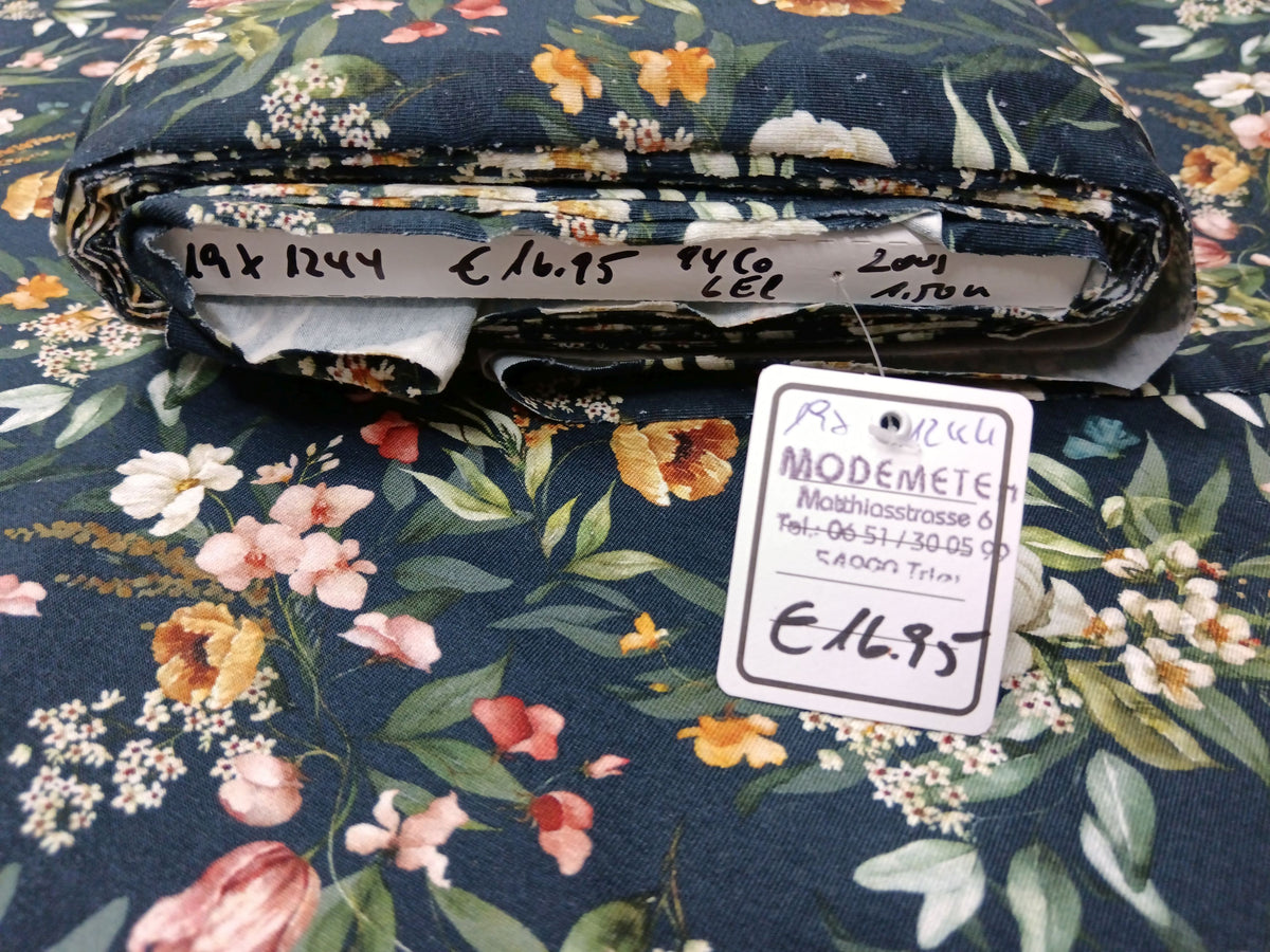 Floral und elegant - Baumwoll Jersey in Petrol mit bunten Blüten - Modemeter Stoffmarkt