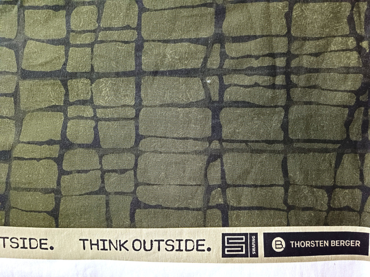 French Terry Panele in grün-schwarz 'Think Outside' mit lustigem Motiv von Thorsten Berger - Modemeter Stoffmarkt