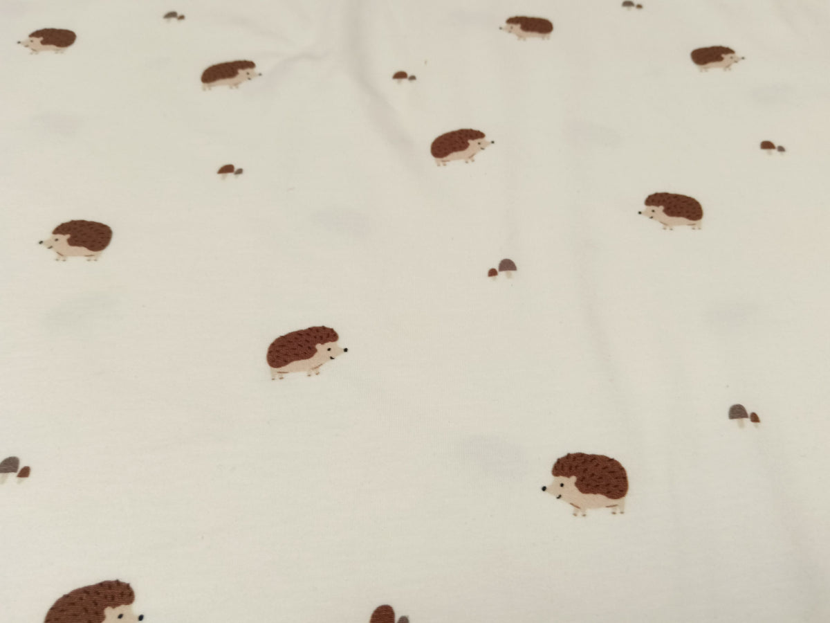 Niedlicher Baumwolljersey in ecru mit kleinen Igeln - Modemeter Stoffmarkt