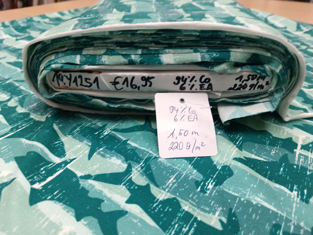Maritimer Baumwoll Jersey in blau-grün mit Haien - digital bedrukt