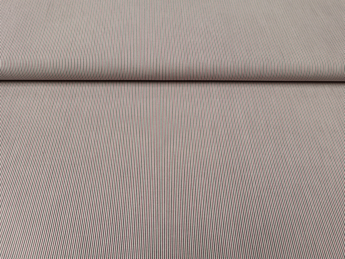 Eleganter und feiner italienischer Hemdenstoff mit grün roten Streifen