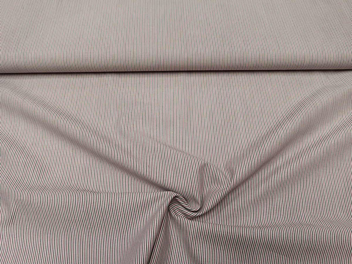 Eleganter und feiner italienischer Hemdenstoff mit grün roten Streifen