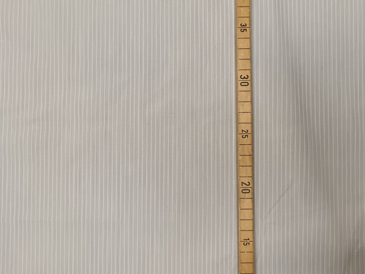 Zeitloser Hemdenstoff aus fein gekämmter Baumwolle mit grau-weißen Streifen - Modemeter Stoffmarkt