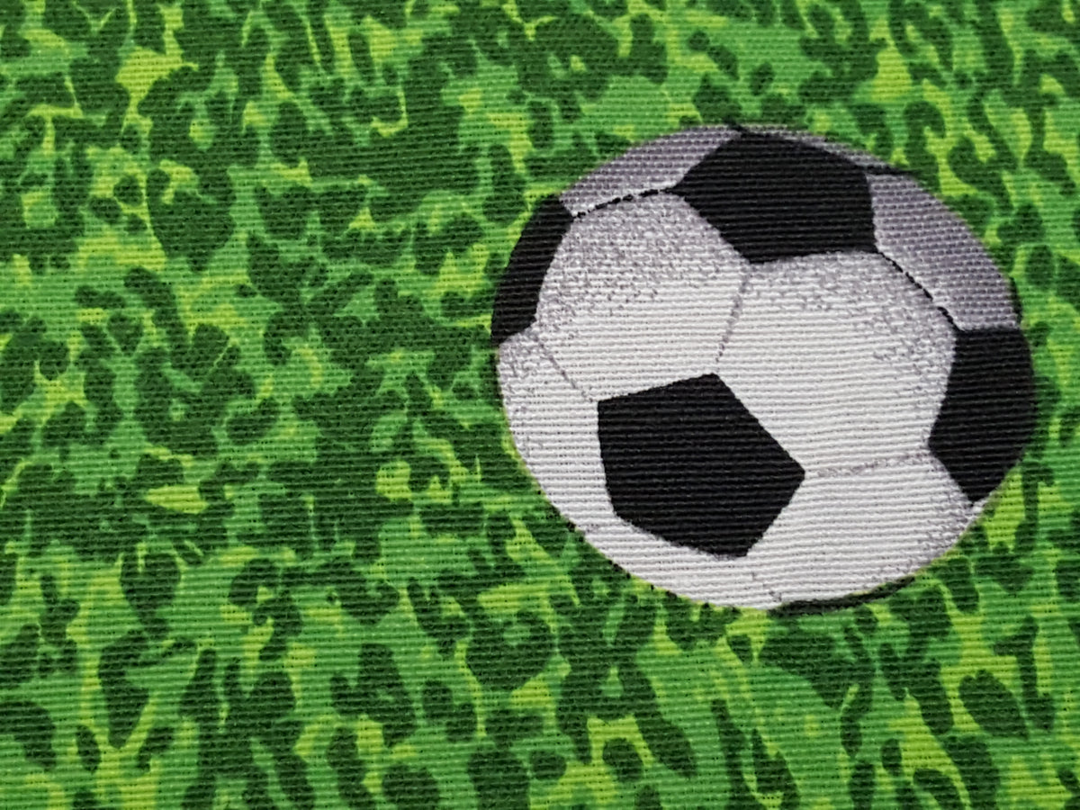 Dekostoff Fußball auf Rasen - für Taschen und Beutel - Modemeter Stoffmarkt Trier   modemeter.de