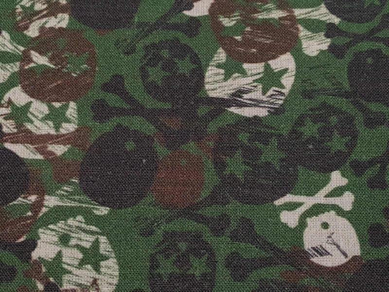 Baumwollstoff im Camouflage Look grün braun mit Totenköpfen - Modemeter Stoffmarkt Trier   modemeter.de