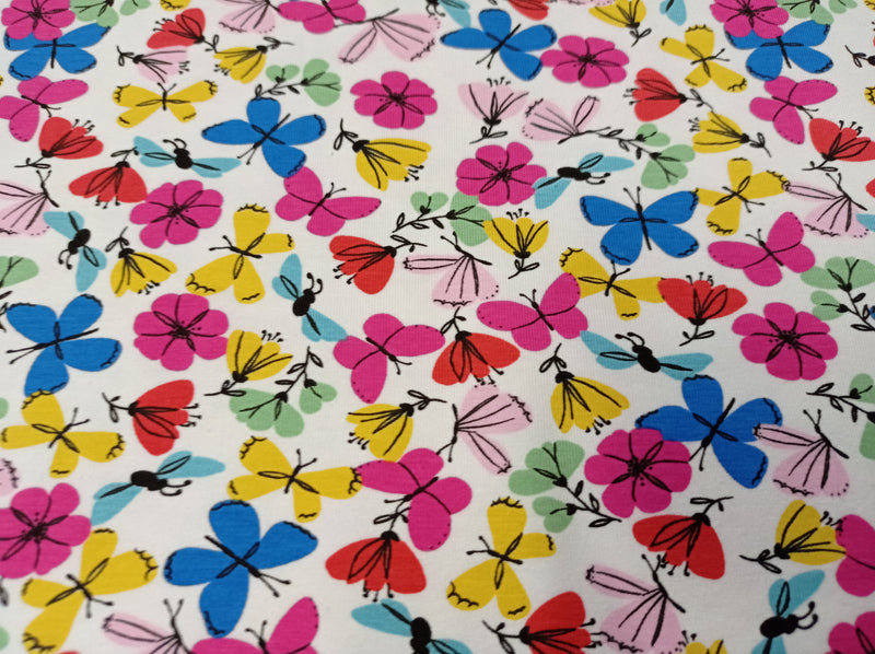 Sommerlicher Baumwoll Jersey in weiß mit Blumen und Schmetterlingen - Modemeter Stoffmarkt Trier   modemeter.de