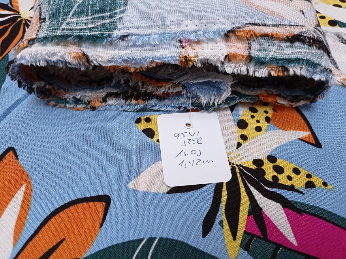 Top modisch: Blusenstoff aus dehnbarer Viskose in jeansblau mit großen Blüten - Modemeter Stoffmarkt Trier   modemeter.de